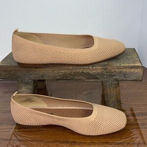 Lucky brand women’s Daneric ballet flats. Knit material. Size 8. EUC.